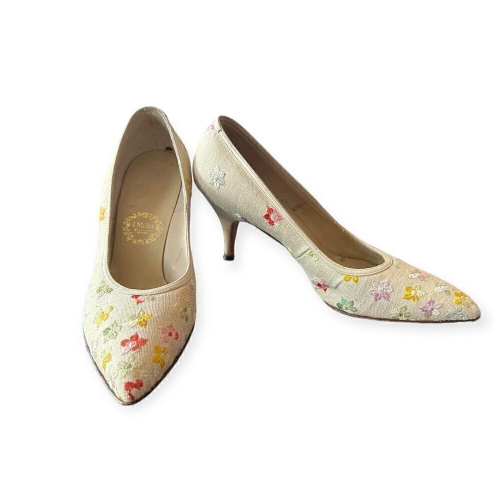 Vintage I. Miller 1950s Pointed toe pumps with Floral Embroidery.
